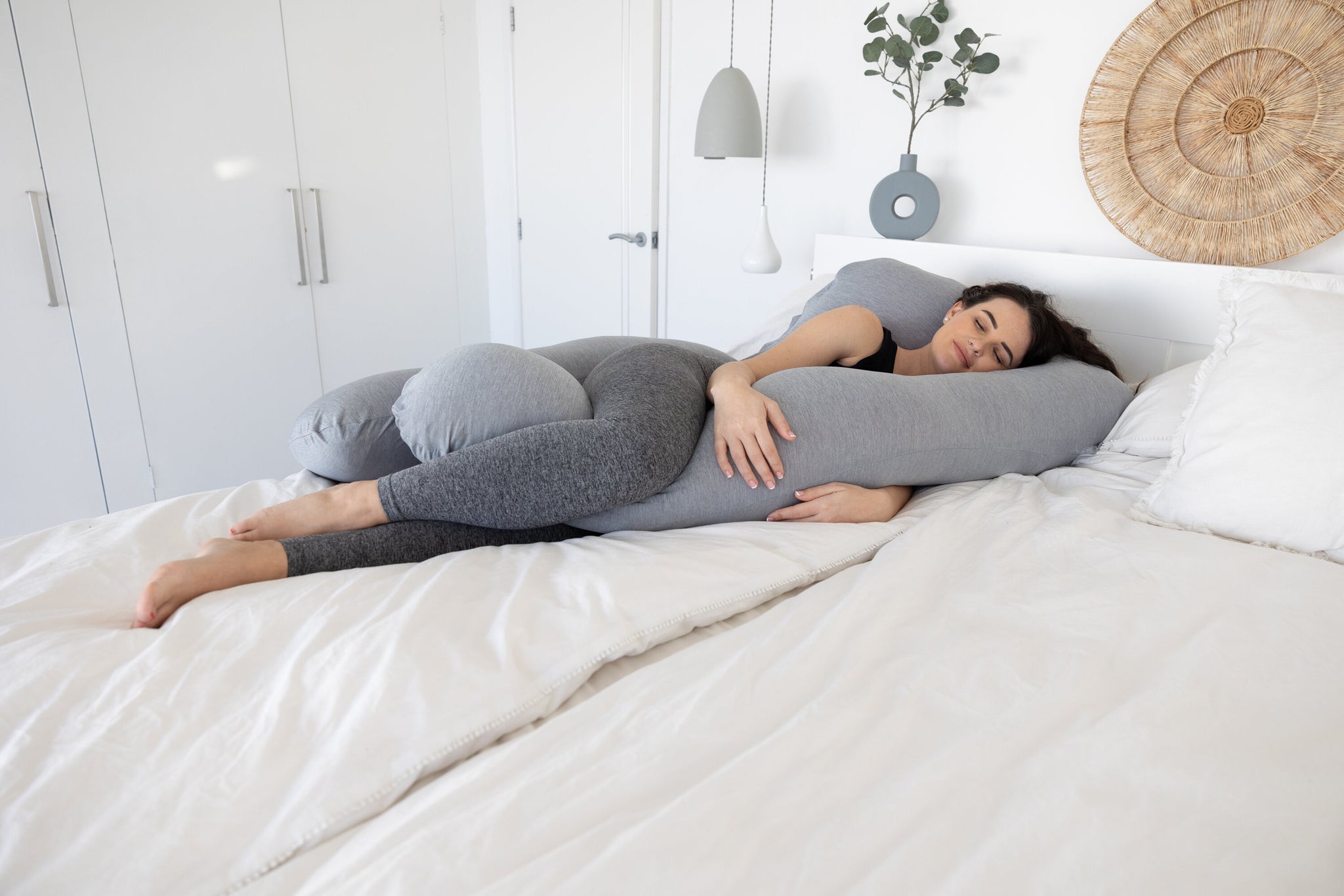 woman sleeping on pregnancy pillow