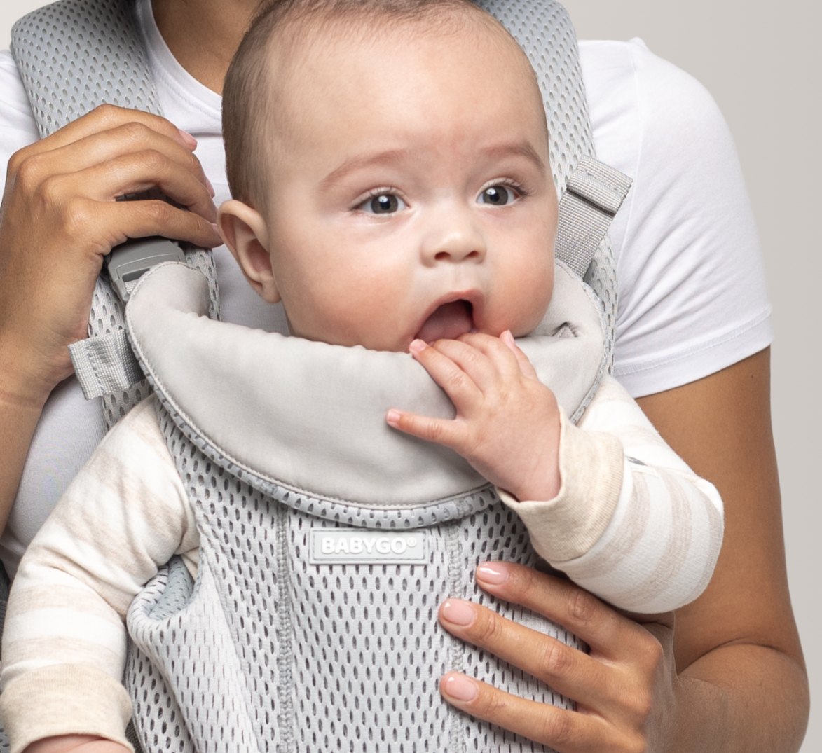Head rest folded down on the navy AirMesh carrier