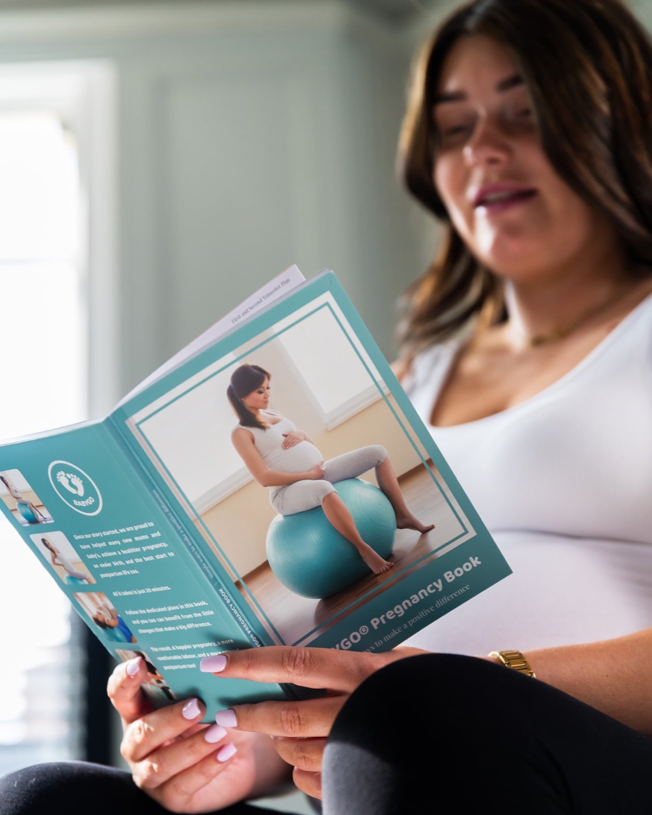 BABYGO Ballon d'exercice Enceinte Ball Bureau Enceinte Yoga Pezziball |  Comprenant Un Livre de Grossesse pour l'accouchement et la Remise en Forme  